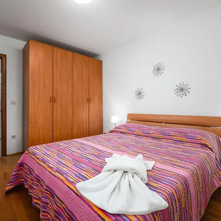 Stancija Amorozo 6 Apartment Porec
