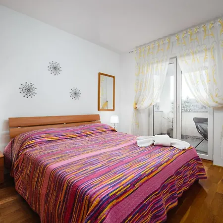 Stancija Amorozo 6 Apartment Porec