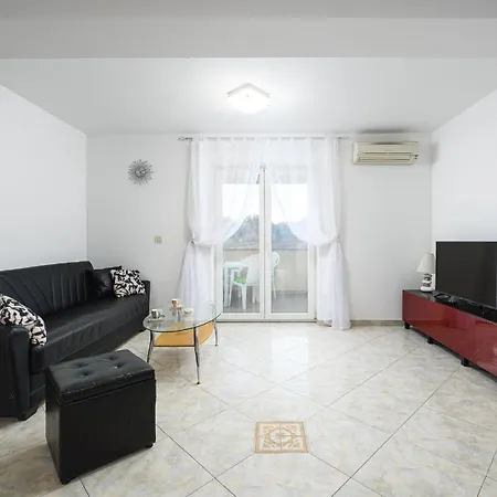Stancija Amorozo 6 Apartment Porec