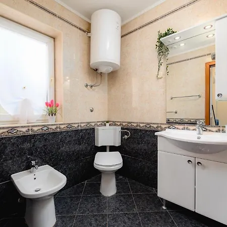 Stancija Amorozo 6 Πόρετς