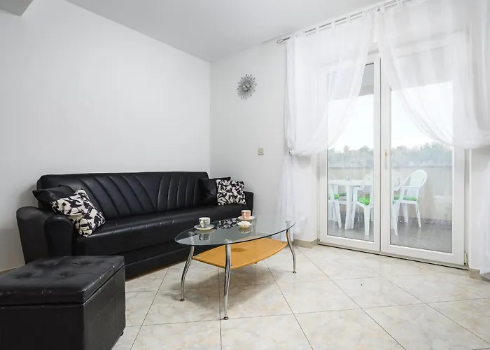 Stancija Amorozo 6 * Porec