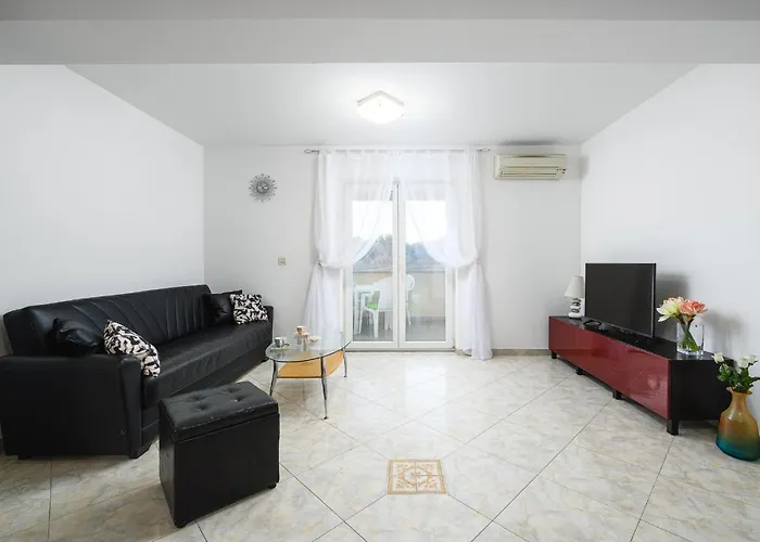 Stancija Amorozo 6 Appartement Poreč
